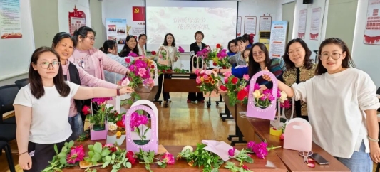 情暖母亲节 花香润家队
