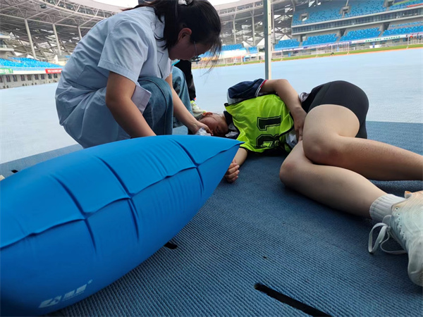 滨州市滨城区区直机关医院、市中街道社区卫生服务中心筑牢体育中考医疗安全防线(图2)