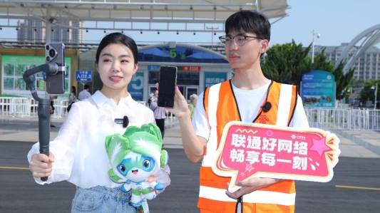 中国联通客服主播走进菜博会,带您解锁蔬菜魔法世界