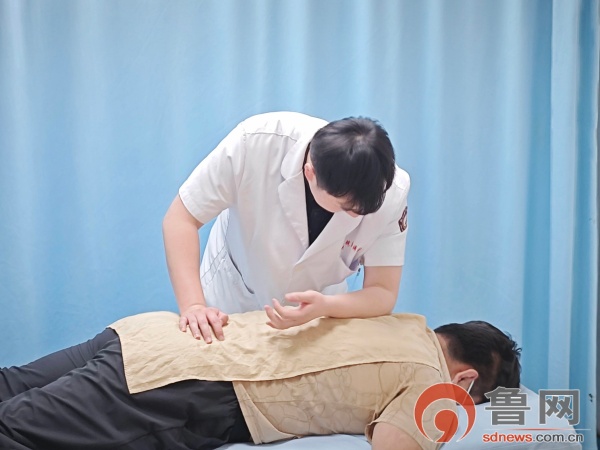 中医护脊挺拔成长——胶州市中医医院启动儿童青少年脊柱健康筛查义诊(图1)