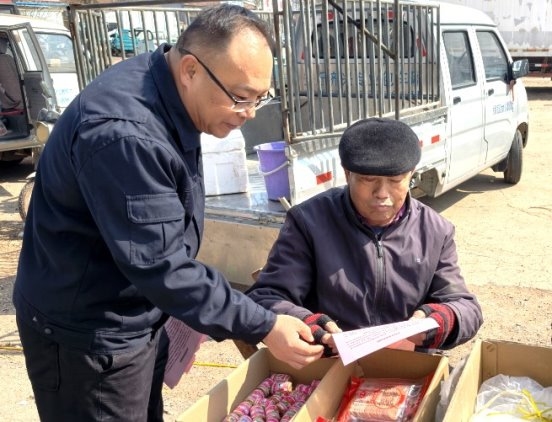 山东安丘:练兵强在一线 普法暖在一线