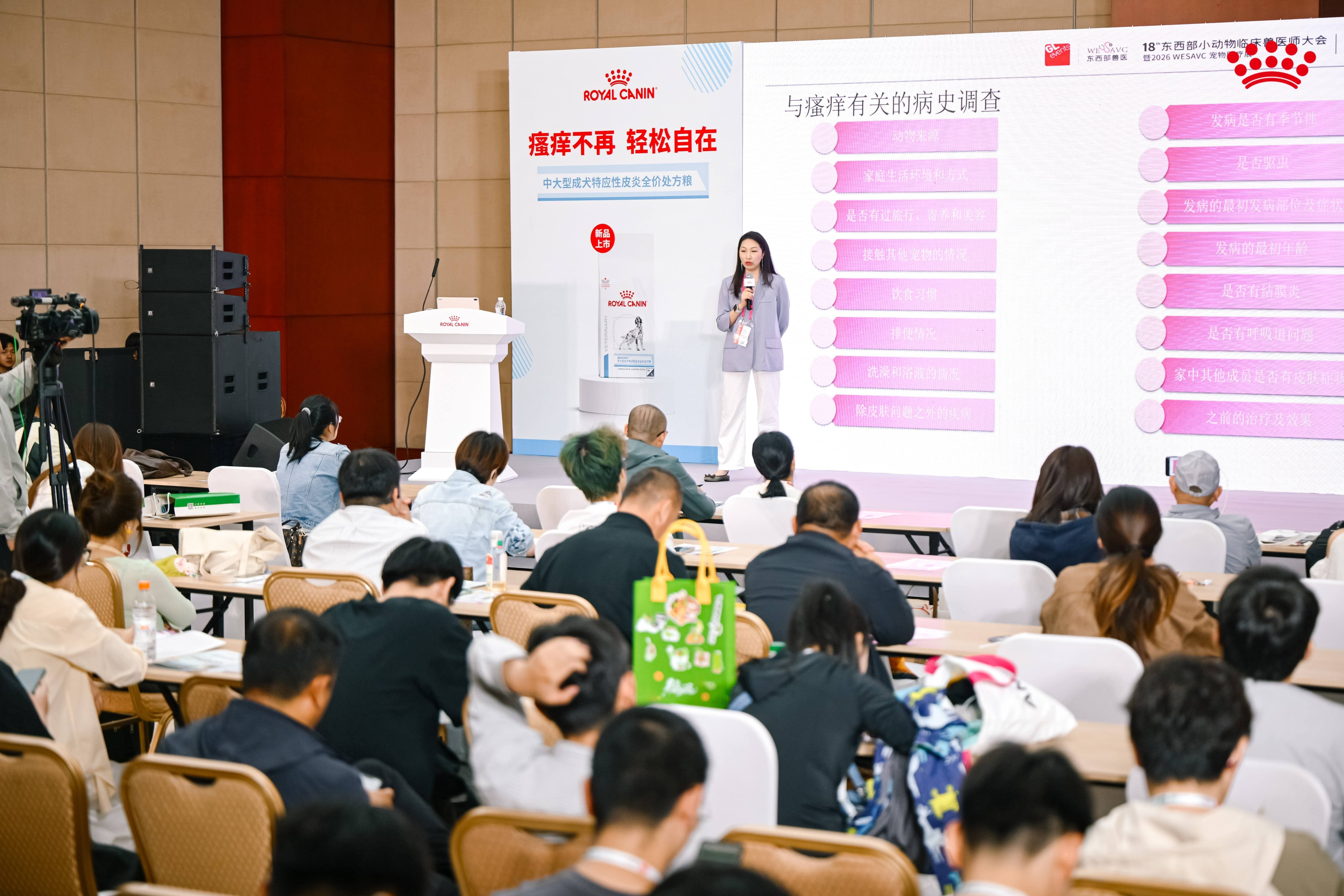 8. 皇家冠名教室.JPG