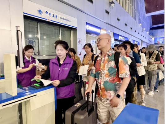 “爱达·地中海”号邮轮焕新首航:首次纳入票根经济体系、推出12条岸上游路线、跨界联动演唱会……青岛邮轮探索文旅消费新路径(图2)