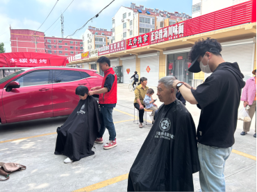 济宁市任城区李营街道翔悦社区开展“小剪大爱美好家园”免费理发志愿活动(图1)