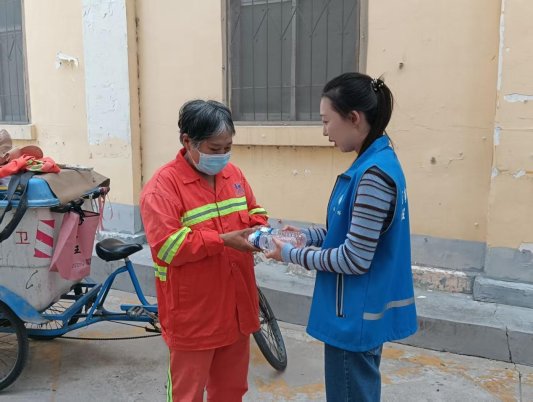 爱游戏体育- 爱游戏官方网站- APP下载济宁市任城区阜桥街道小闸口社区开展“夏日爱心送关怀 情暖户
