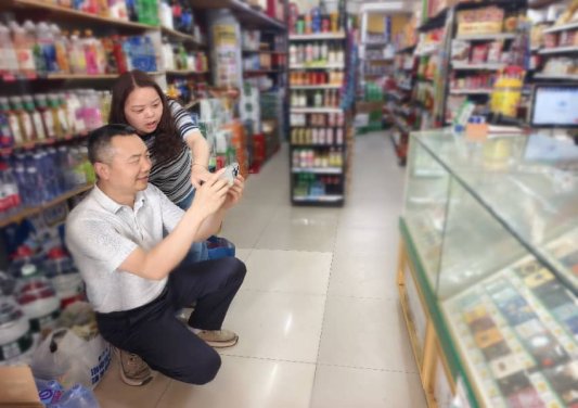 湖北孝南：一部手机拍张照小店经营有了“智能帮手”(图1)