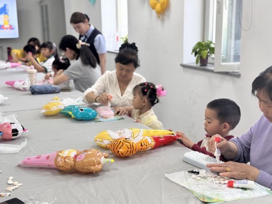 济宁市任城区李营街道任和社区开展“童趣六一盒你相伴”亲子活动(图2)