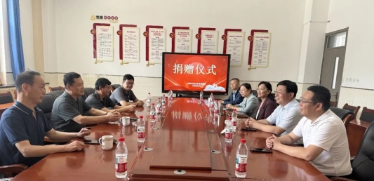 民建潍坊市委会开展“六一”爱心捐赠进校园活动