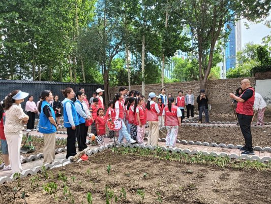 李楼社区开展“童心向党·网格伴成长”志愿服务活动2