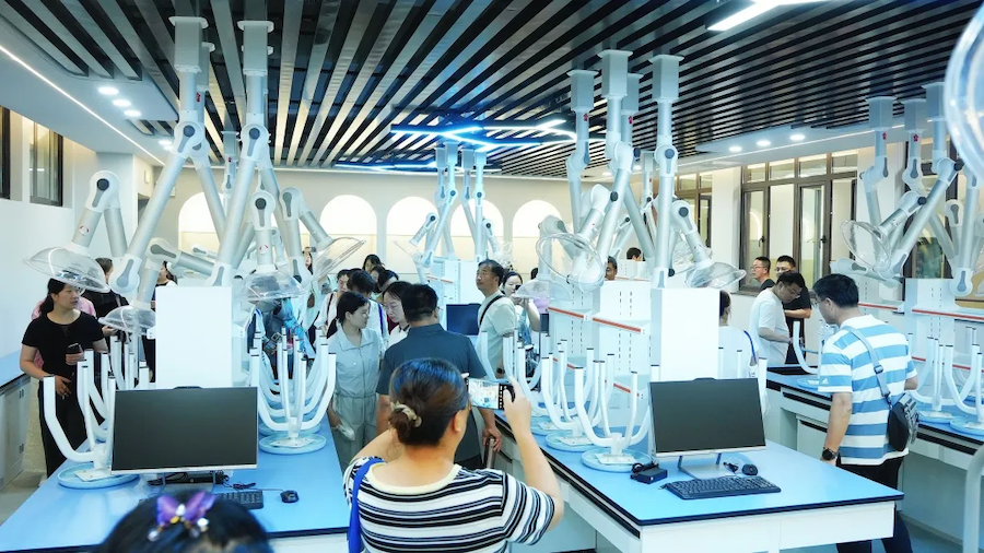 河北省市级骨干教师访学团走进重庆市礼嘉中学校开展深度研修活动