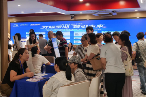 求职充电两不误:罗湖区“招聘+课堂”双场联动举办