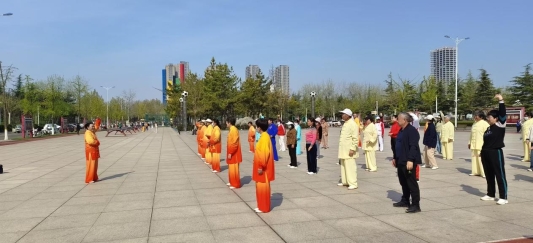社会体育指导员进社区丨董京娥:以太极拳传韵乐享健康邻里生活(图2)