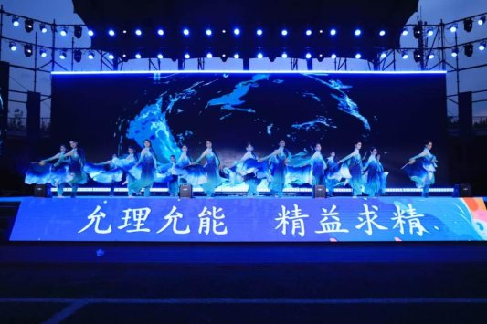 “骊歌逢盛夏,青衿赴新程”——齐鲁医药学院举办2026年欢送老生晚会