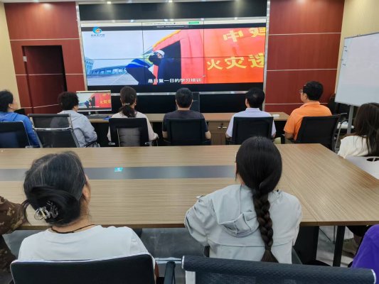 “人人讲安全个个会应急”——济宁市任城区阜桥街道解放路社区开展安全生产月消防警示教育活动(图1)