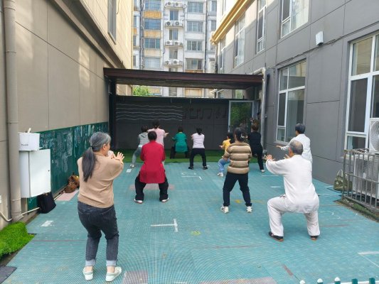 济宁市任城区金城街道洸河社区:柔拳润邻里太极护安康(图2)