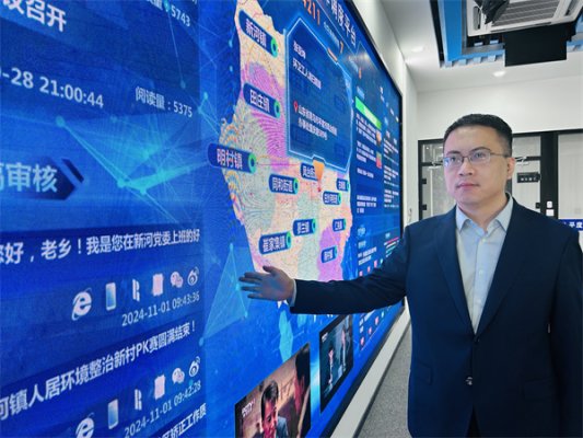 孙晓东在平度市融媒体中心指挥调度大厅工作照