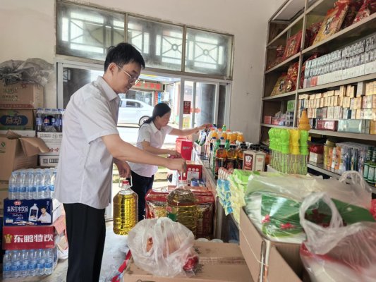 轮椅上的乡村小店