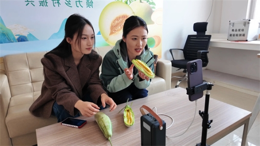 2026好网民·在山东|莘县村播:云端耕耘绽芳华 莘县巾帼助农兴