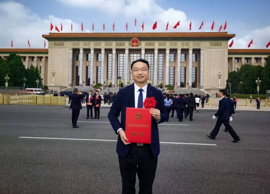 中共中央表彰!菏泽一中党委荣获“全国先进基层党组织”称号