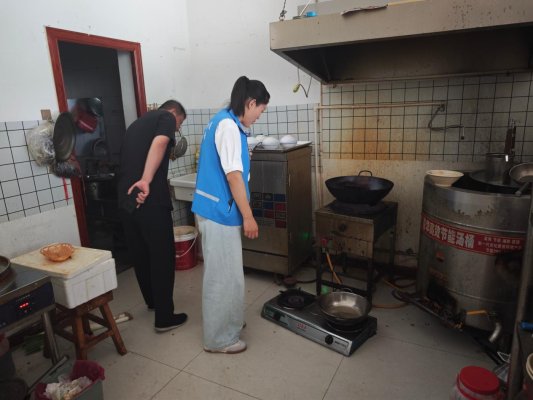 济宁市任城区南张街道悦诚社区开展“九小场所”消防安全排查筑牢安全防护网(图2)
