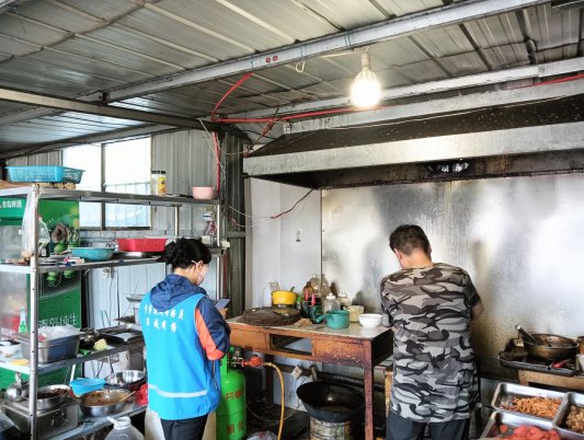 济宁市任城区南张街道红星西路社区开展安全生产隐患排查整治行动(图2)