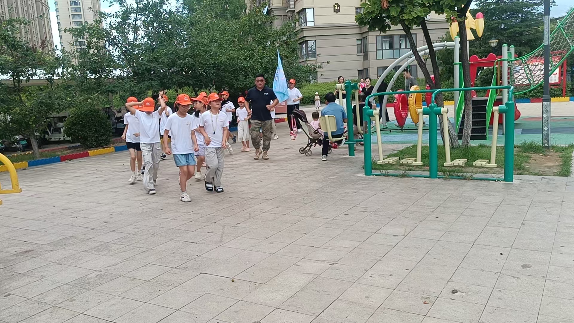 “活力燃盛夏·运动助成长”泰山区上高街道华郡社区暑期托管班开启专业体能特训时光(图3)