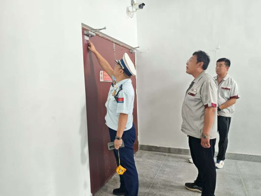 筑牢安全防线!潍坊消防走进企业“体检”守护生产经营平安(图5)