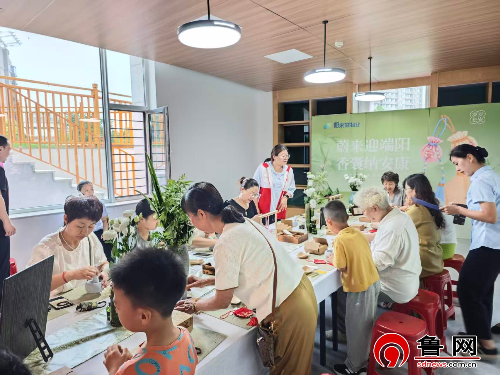 德州天衢新区长河街道蔚嘉社区开展非遗手工香囊制作活动
