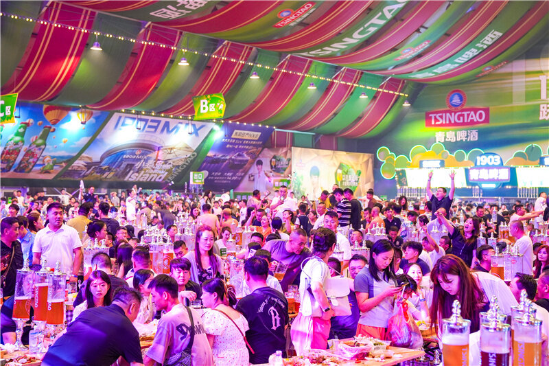干杯!第36届青岛国际啤酒节西海岸会场啤酒大篷人气攀升