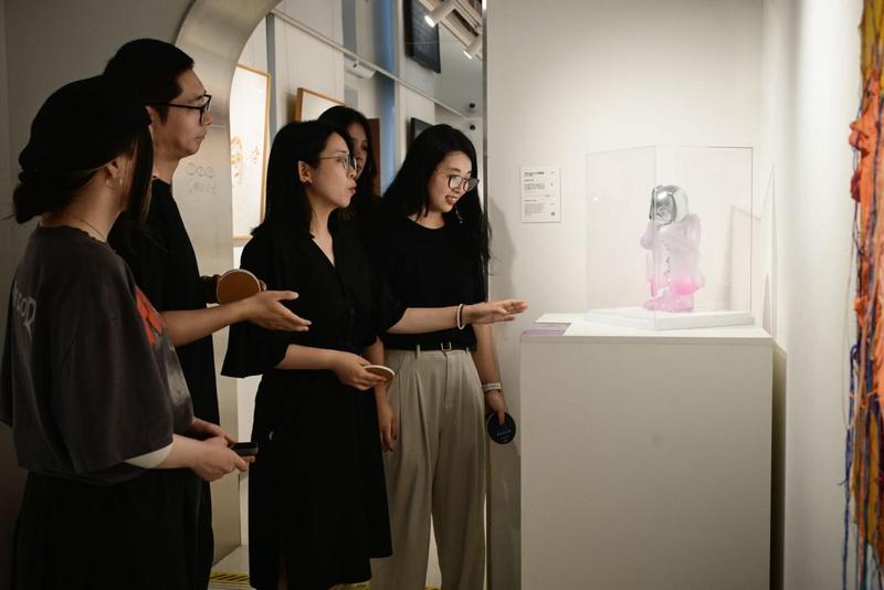 青岛十二里街区第三海岸艺术季画展免费开放青年艺术家林晟溪雕塑作品精彩亮相(图1)