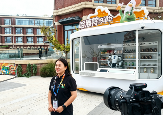 科技邂逅啤酒狂欢!第36届青岛国际啤酒节西海岸会场解锁智能潮玩新体验(图3)