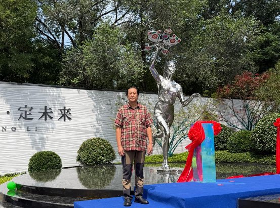从“灰姑娘”到“放飞”两代“少女”雕塑、一种城市精神(图2)