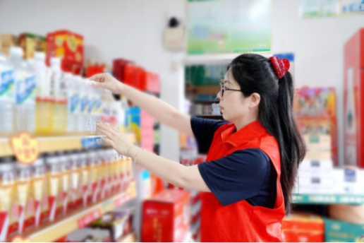 热浪下的脚步服务里的真情(图1)