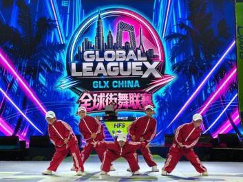 舞力燃动啤酒之城!GLX全球街舞联赛青岛站激战第36届青岛国际啤酒节西海岸会场(图3)