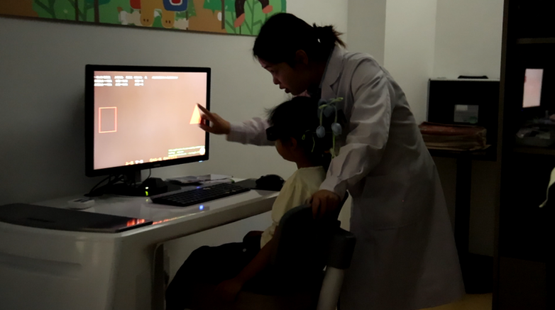 “妈妈,那个小鸭子越来越清楚了” 5岁弱视女孩在贵阳爱尔眼科的追光之旅