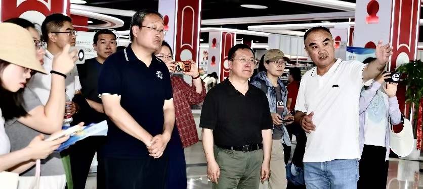 第二届“一带一路”案例研究坊专家团队走进霍尔果斯“金石榴”研学基地(图2)