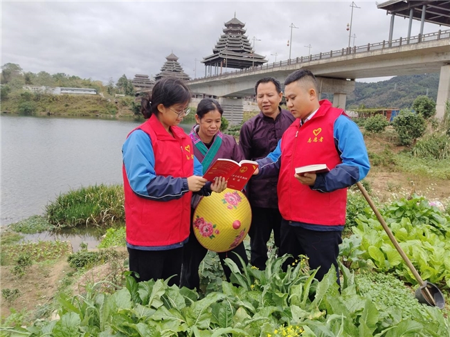 “乡音”普法接地气 “云端”送法入人心——广西柳州烟草多维普法绘就民族乡村法治新画卷