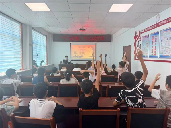 无棣县棣丰街道馨安社区:“同心课堂”点亮青少年多彩暑假