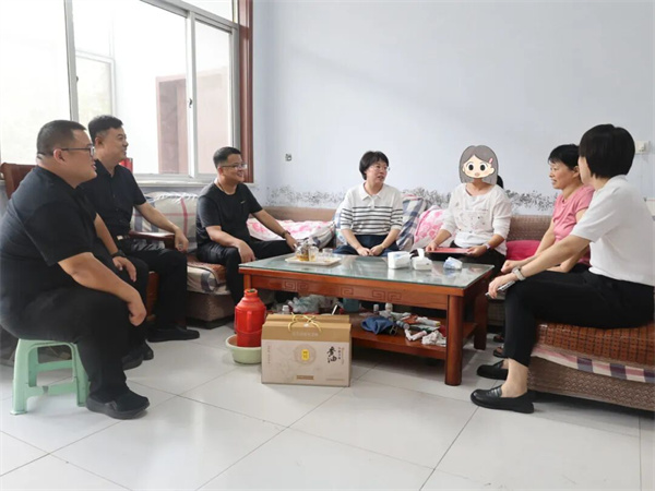 王立娟到无棣县棣丰街道开展困难家庭大学生救助走访慰问活动
