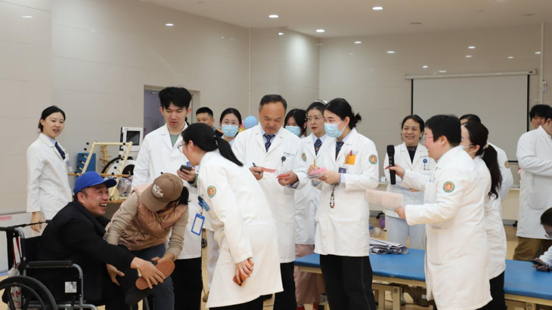 人在薛家岛|青岛西海岸第二医院中医康复医生修晓妮:一线坚守十余载 中西结合护健康