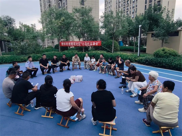 无棣县棣丰街道“小马扎议事会”开讲,反走私知识走进居民楼院