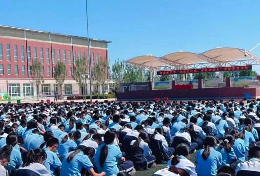 菏泽鲁西新区陈集镇中学开展“法治进校园,护航助成长”普法教育活动