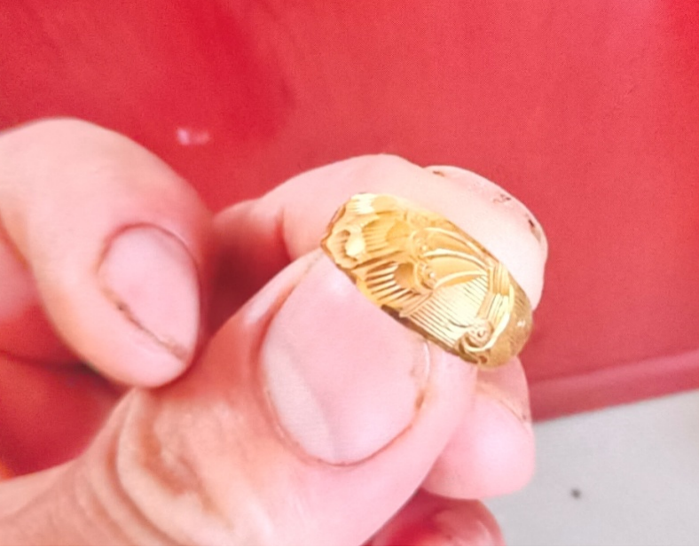 拾金不昧暖人心,细微服务显仁心