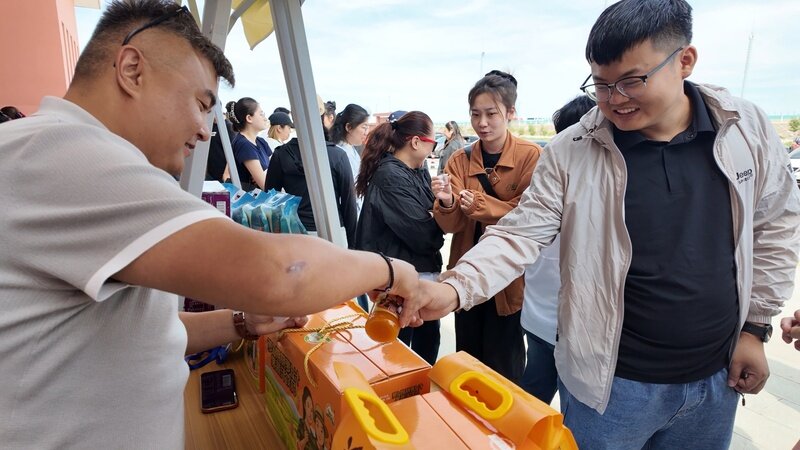 集市试吃品尝.jpg