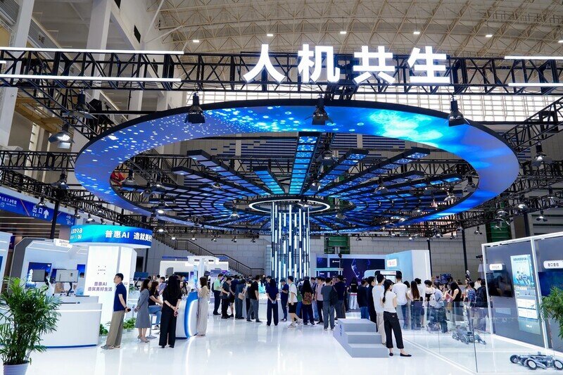 图3 “人机共生”展区