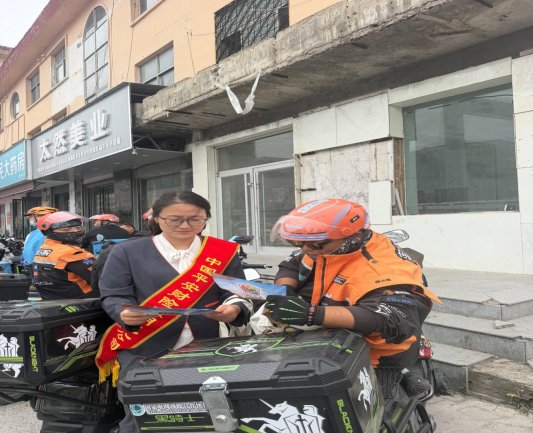 第三场明达小吃街外卖员集结点3