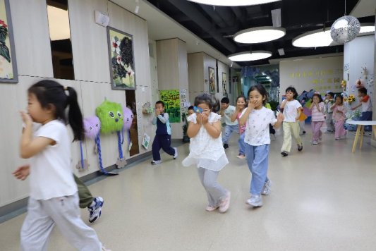 筑牢安全防线 守护美好童年——济南历下三幼嵘汇园开展消防演练活动