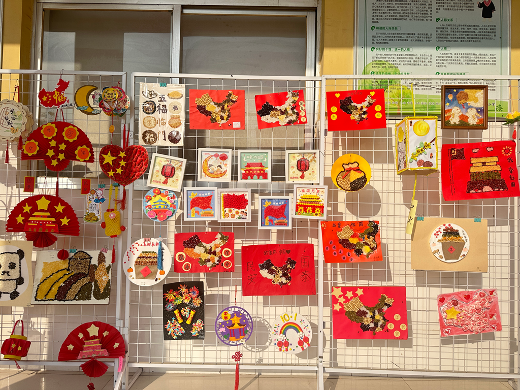 菏泽鲁西新区辛集小学开展“礼赞祖国、童心向党”手工作品展活动