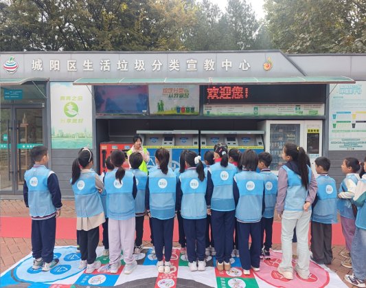 城阳区举办“旧物焕新趣交换 分类童心齐点赞”生活垃圾分类主题活动