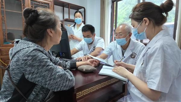 胃肠不舒服,选公立三甲还是专科医院?青岛老病号说出大实话